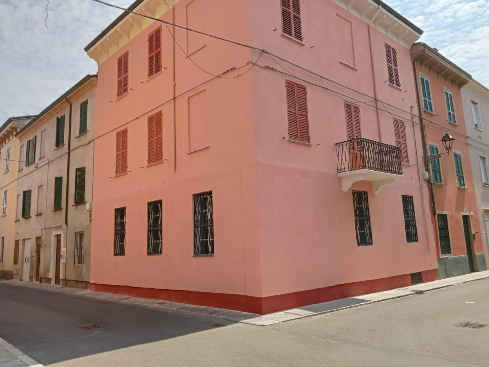 Fiore Apartments Fiorenzuola d'Arda Exterior photo
